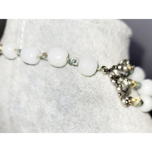 Vintage 60s Mint Green Crystal & Milk Glass Triple Strand Necklace Adjustable - Picture 4 of 6